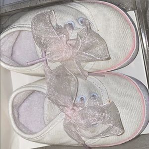 Crawling baby shoes size 2 NWT
